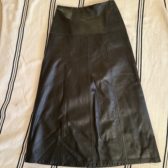 Cefinn leather midi skirt. Size 2 black with burgundy liner - Picture 1 of 5